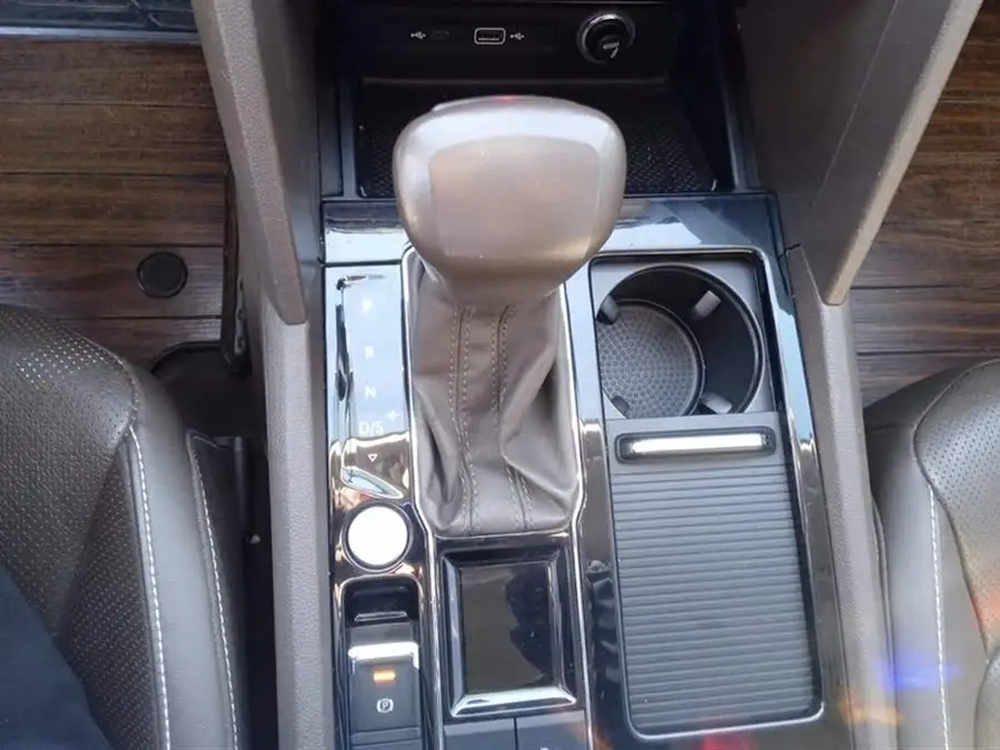 VW Viloran 2020 330 TSI Luxury Edition