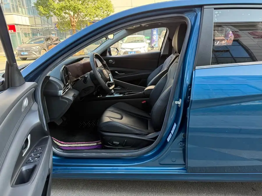 إلينترا 2021 1.5 لتر CVT LUX النسخة المميزة