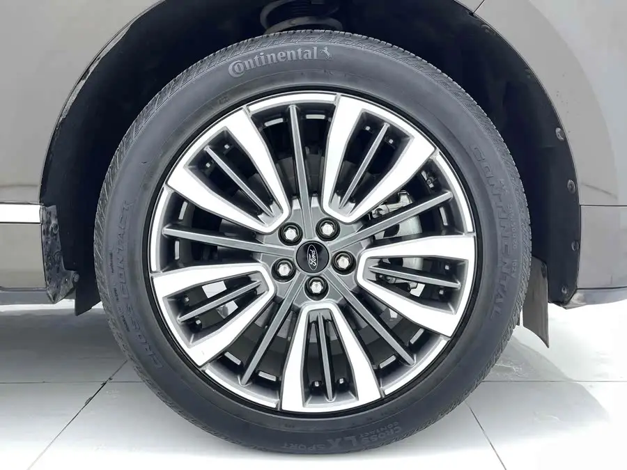 2021 Ford Edge PLUS EcoBoost 245 Two-Wheel Drive Luxury 7-Seater