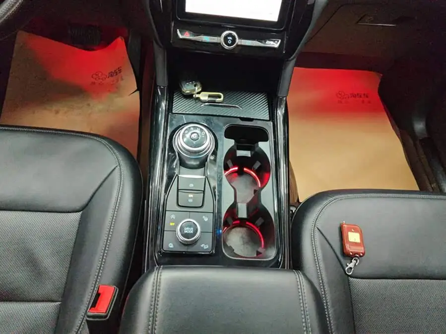 إكسبلورر 2020 إيكو بوست 285 إصدار تيتانيوم 4WD 6 مقاعد