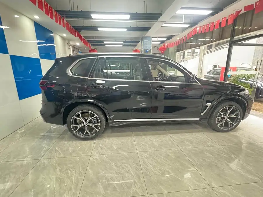 بي إم دبليو X5 2023 xDrive 30Li حزمة M الرياضية الفاخرة