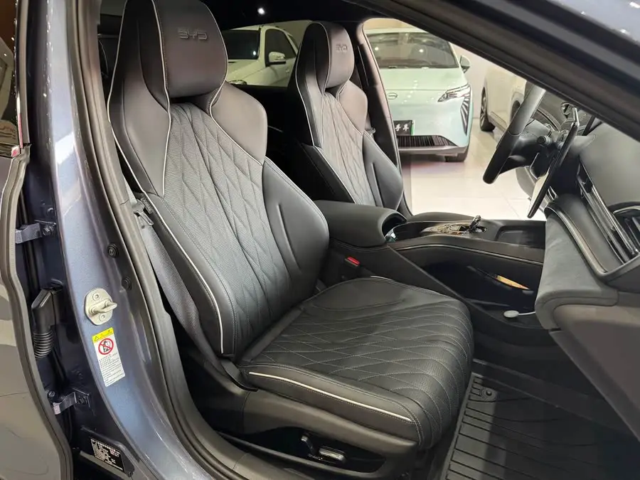 ختم 2022 طراز 700 كم طويل المدى النسخة ذات الدفع الخلفي