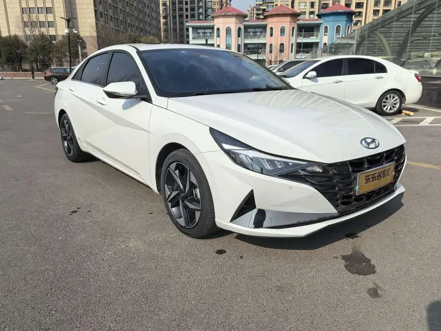 إلنترا 2022 1.5 لتر CVT LUX النسخة الفاخرة