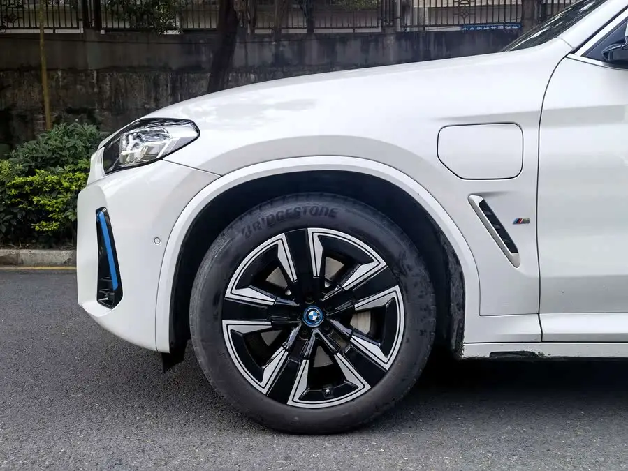 بي إم دبليو iX3 2022 الطراز الرائد