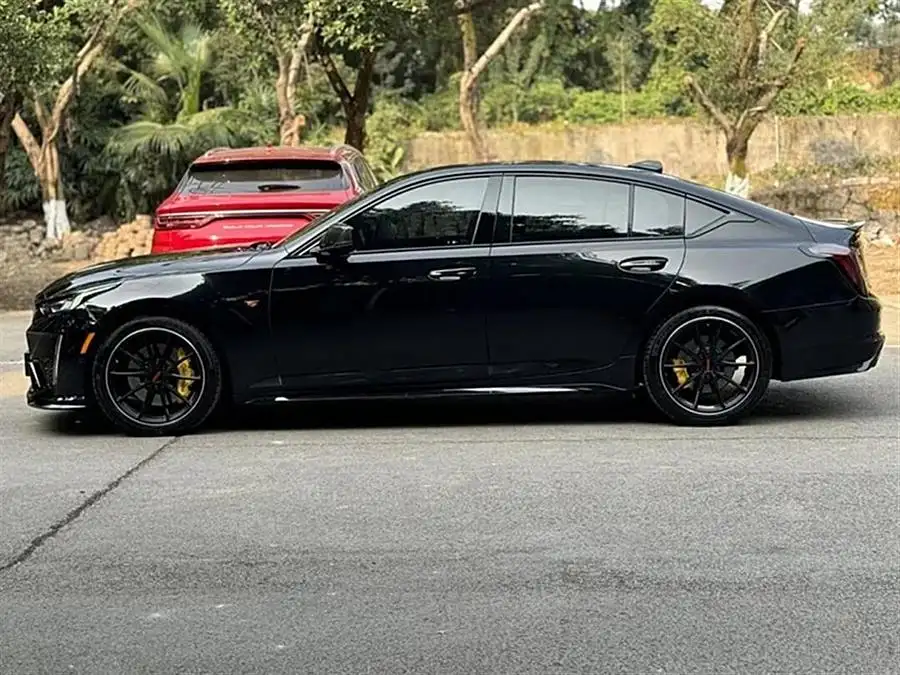 كاديلاك CT5 2022 28T فاخرة