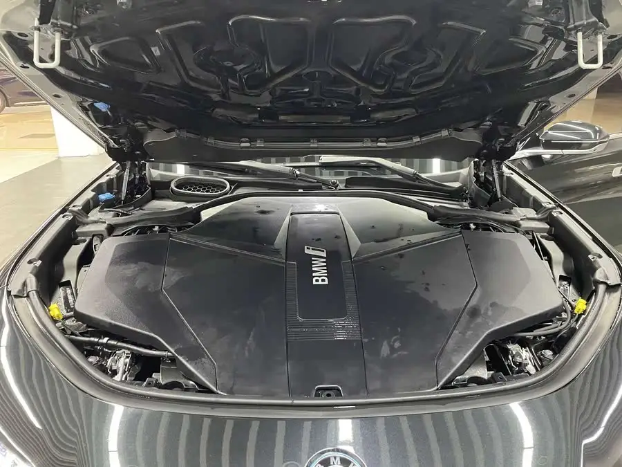 بي إم دبليو i7 2023 eDrive50L باقة فاخرة