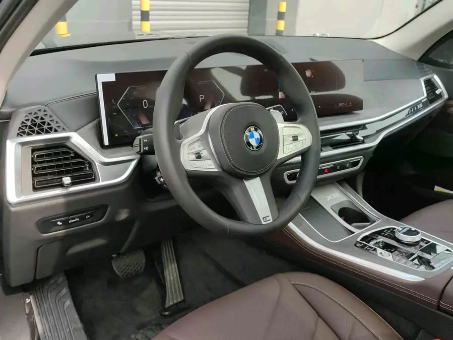 بي إم دبليو X5 2023 xDrive 30Li حزمة M الرياضية