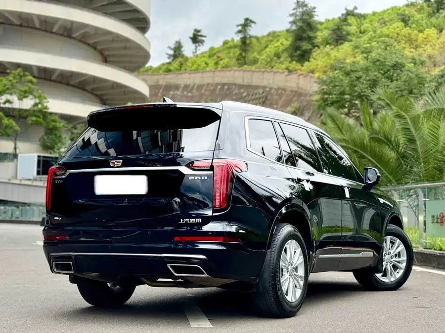 كاديلاك XT6 2021 28T فاخرة بستة مقاعد ودفع رباعي