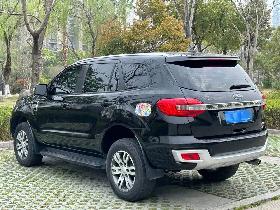 2020 إيفرست 2.3T بنزين أوتوماتيكي 4WD فاخرة 5 مقاعد