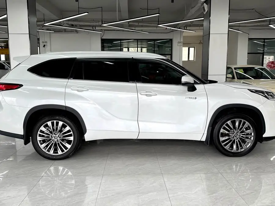 هايلاندر 2022 هايبرد 2.5 لتر دفع رباعي بريميوم 7 مقاعد