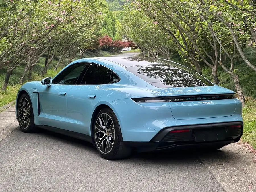 تايكان 2022 طراز مُعدل