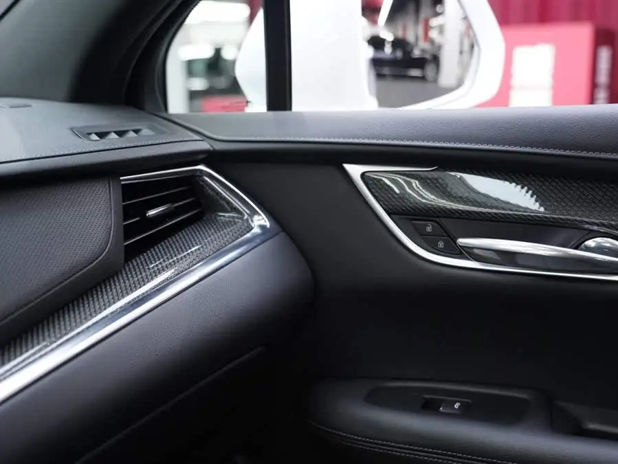 Cadillac XT5 2022 2.0T AWD Luxury (Hummingbird Edition)