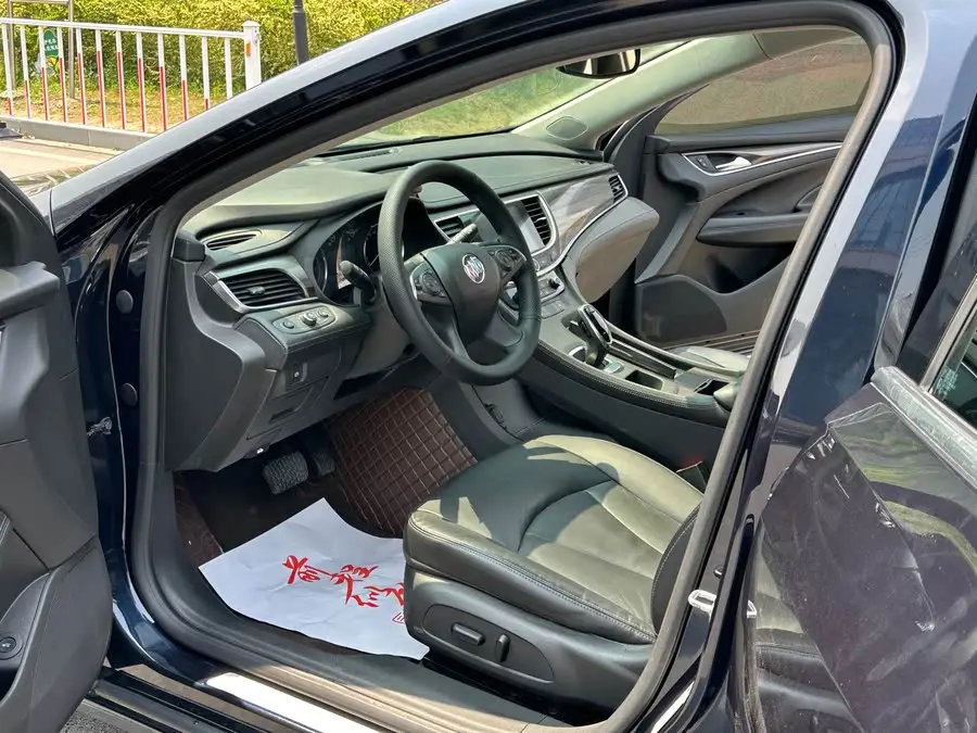 بيوك لاكروس 2022 552T الفاخرة