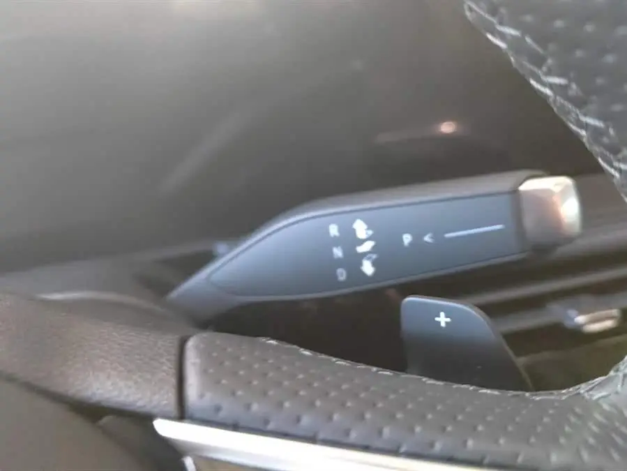 بيوك لاكروس 2023 28T بريميوم