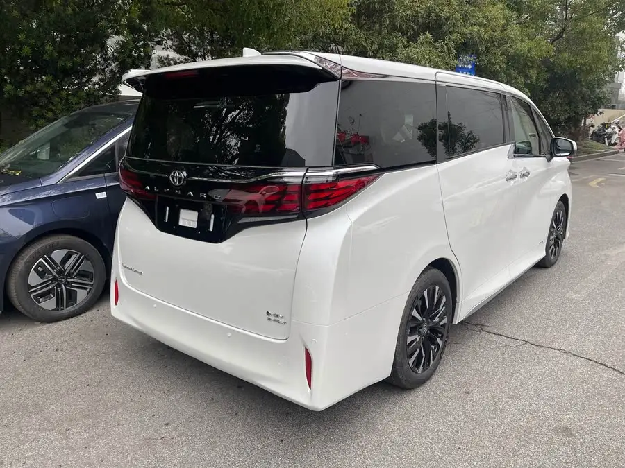 ألفارد 2024 هايبرد 2.5 لتر النسخة المميزة