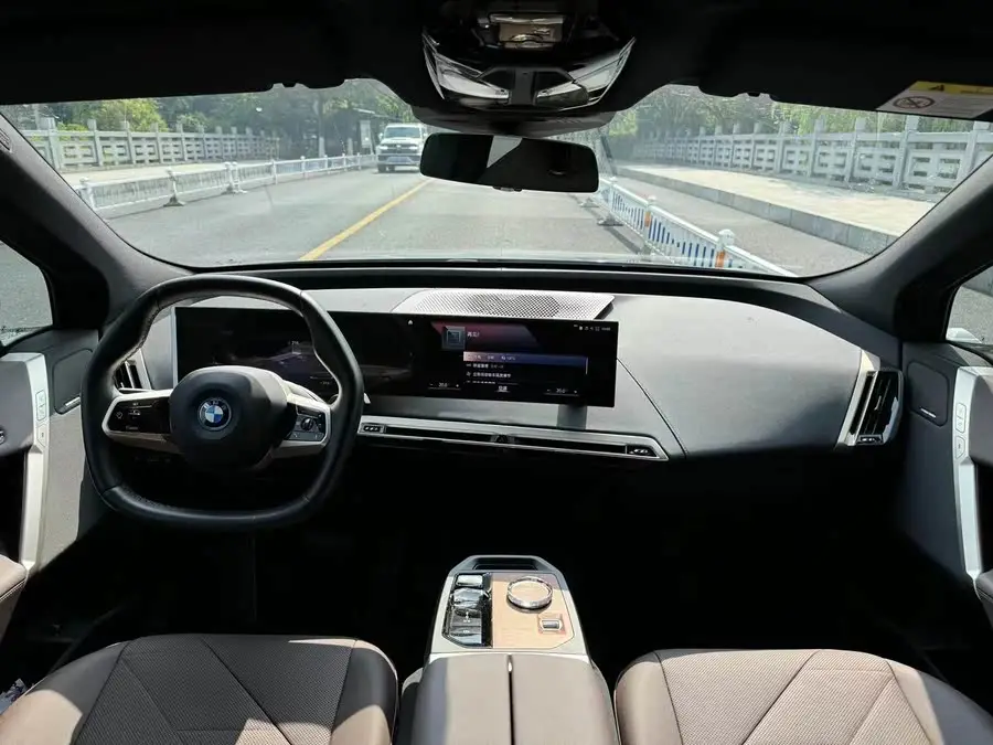 BMW iX 2023 xDrive40
