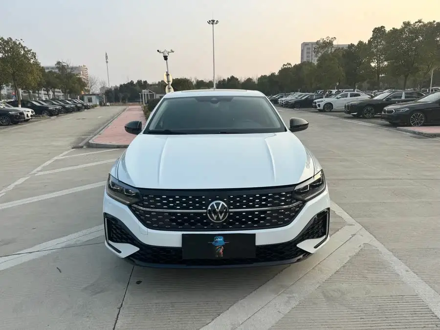 لافيدا 2023 300TSI DSG إصدار النجم الكامل