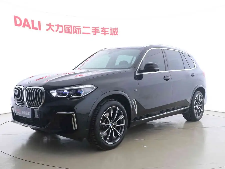 بي إم دبليو X5 2022 xDrive 30Li حزمة M الرياضية الحصرية