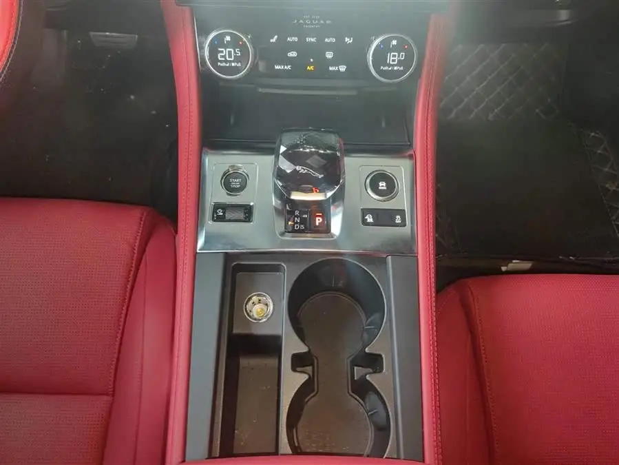 Jaguar F-PACE 2024 P250 R-Dynamic SE