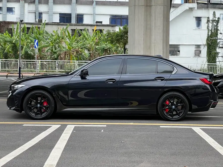 بي إم دبليو i3 2024 eDrive 35 L