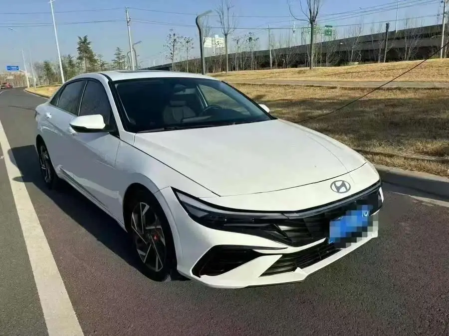 إيلانtra 2023 1.5L CVT LUX النسخة المميزة