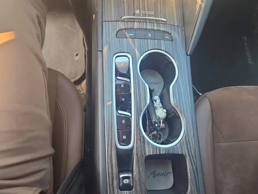 بيوك ريجال 2022 552T الإصدار الذكي