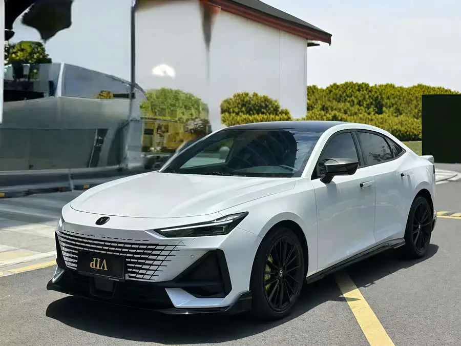 شانغن UNI-V 2023 1.5T نسخة رياضية