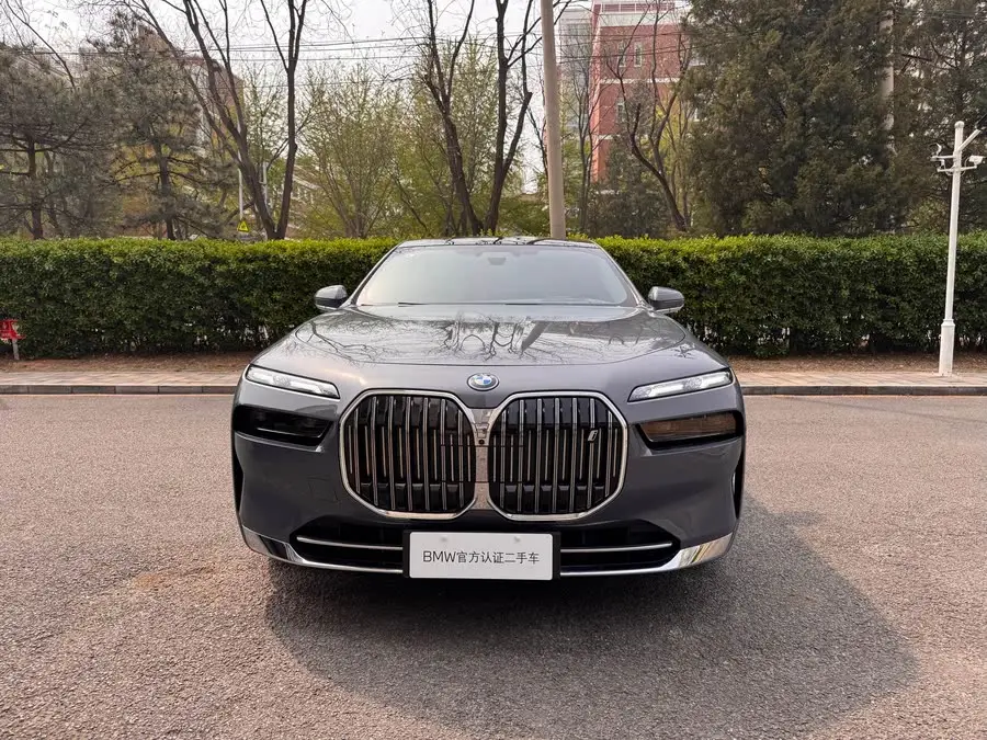 BMW i7 2023 xDrive60L Luxury Package