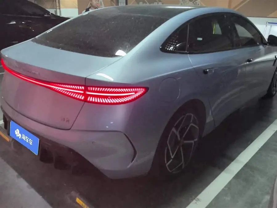 فقمة 2022 طراز 700 كم النسخة ذات الدفع الخلفي طويل المدى