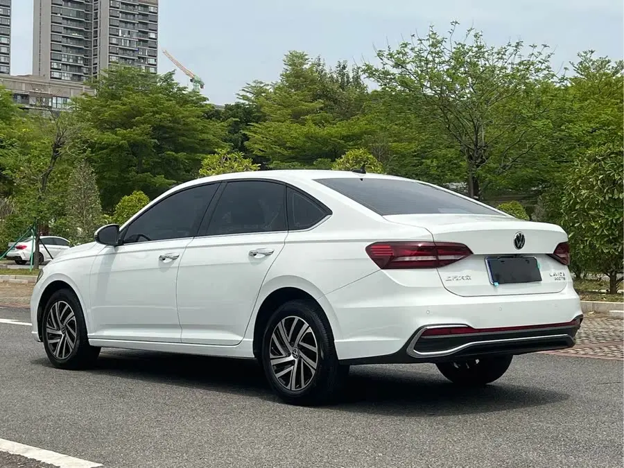 لافيدا 2023 300TSI DSG النسخة الكاملة ذات السماء المرصعة بالنجوم