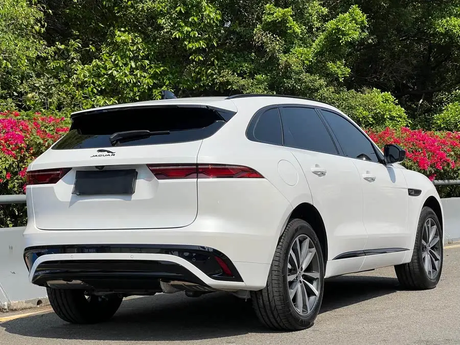 Jaguar F-PACE 2024 P250 R-Dynamic SE