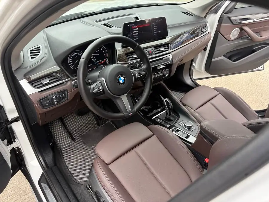 بي إم دبليو X1 2022 xDrive25Li إصدار فاخر