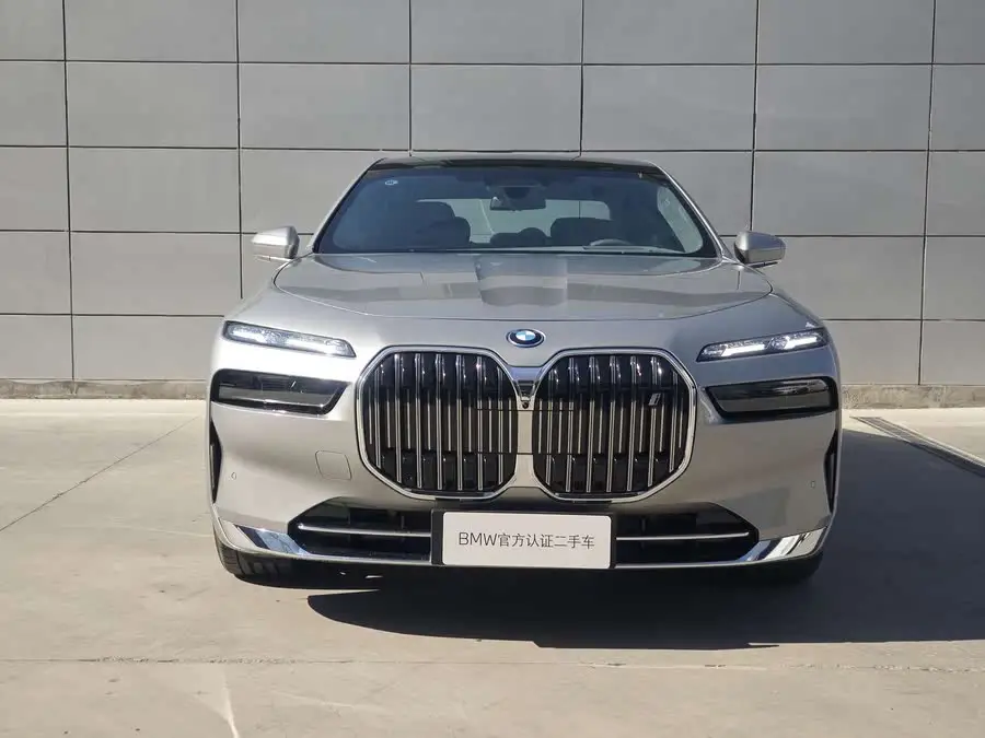 BMW i7 2023 xDrive60L Luxury Package