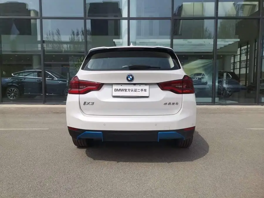 بي إم دبليو iX3 2021 النسخة الرائدة