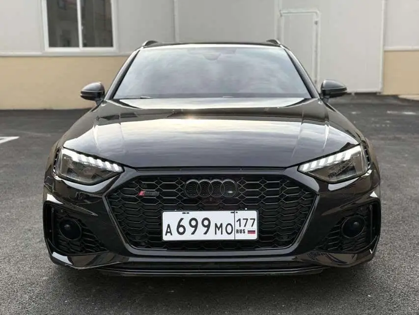 أودي RS 4 2023 RS4 أفانت إصدار الأسود