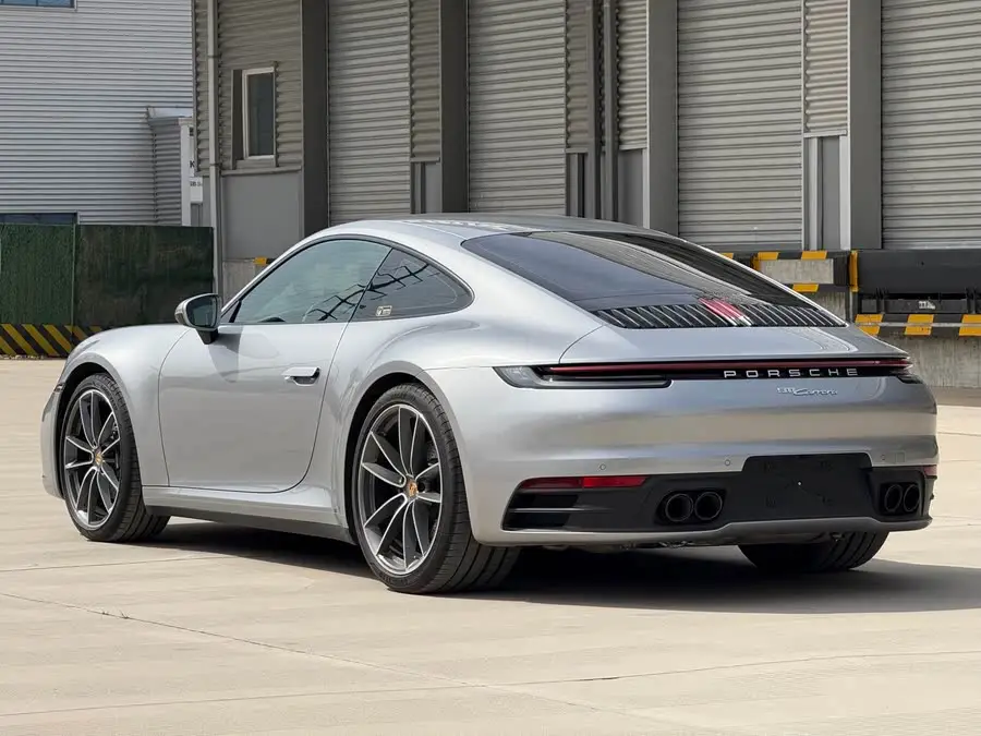 بورش 911 2023 كاريرا 3.0T