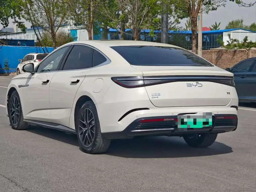 سيلاين 2024 إصدار الشرف DM-i 1.5L 121 كم الطراز الفاخر