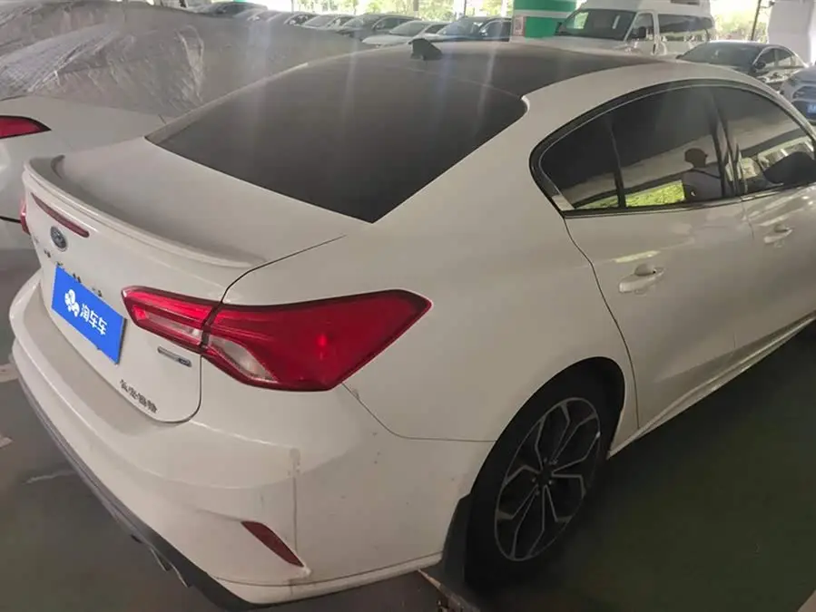 فورد فوكس 2021 سيدان إيكوبوست 180 أوتوماتيكي ST لاين