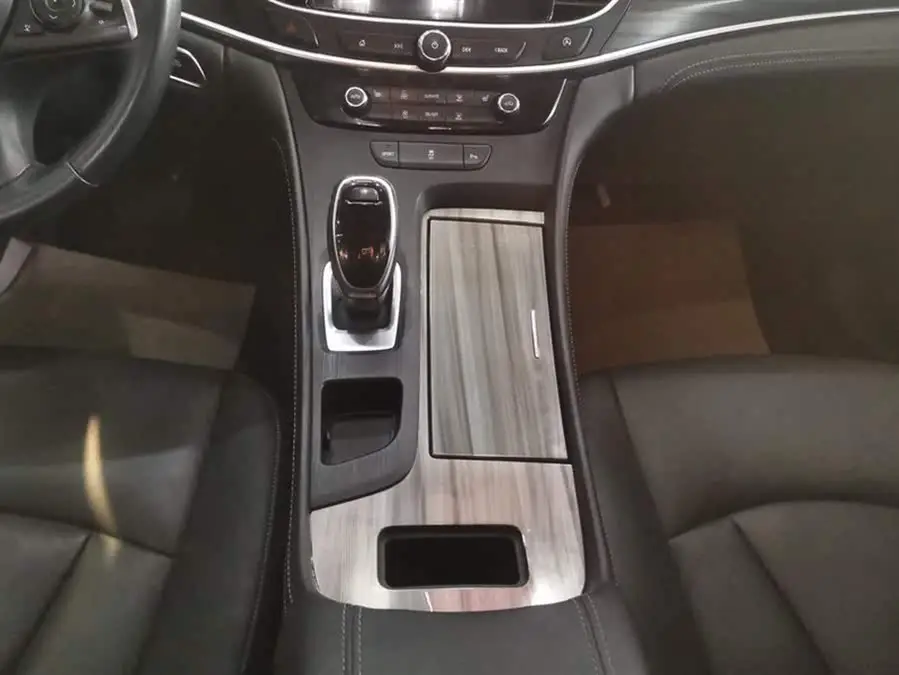 بيوك لاكروس 2021 652T الفاخرة