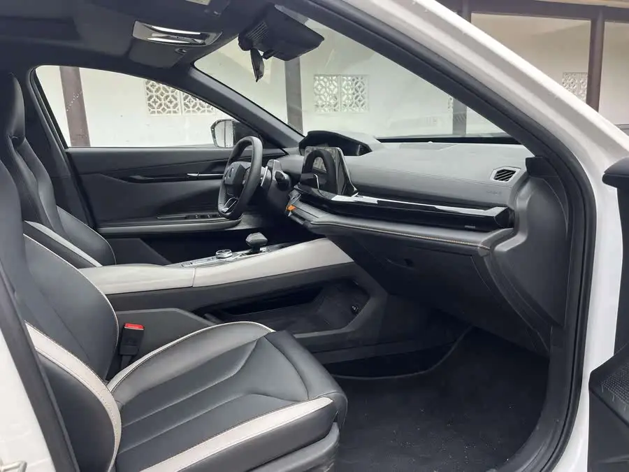 Changan UNI-V 2022 1.5T Premium