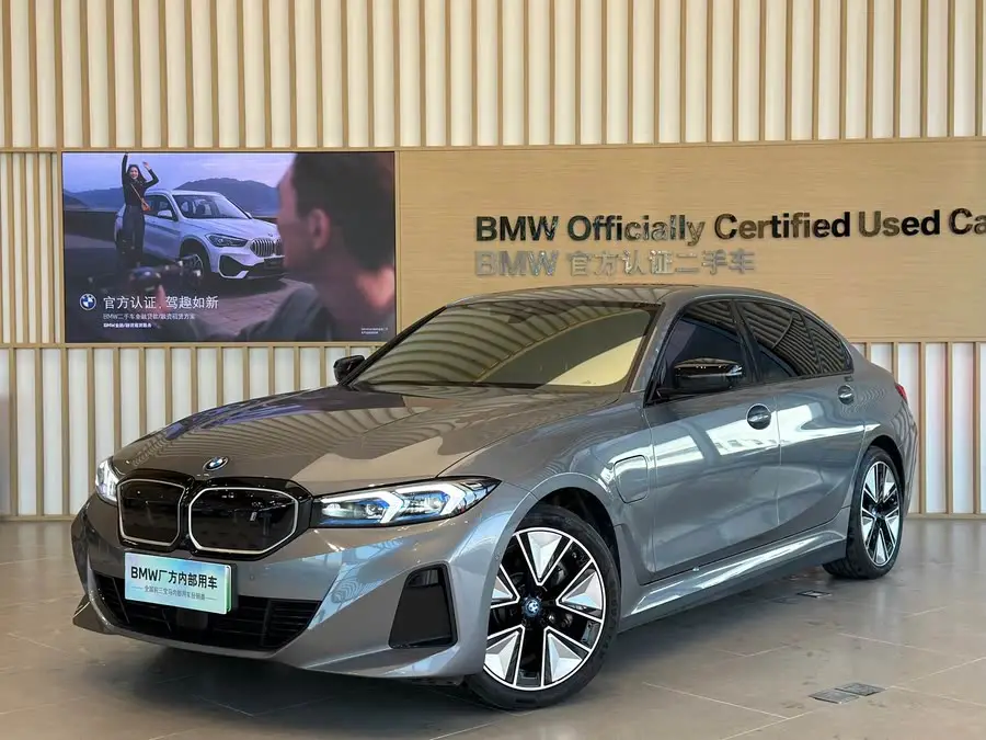 بي إم دبليو i3 2023 eDrive 40 L حزمة الرياضة الليلية