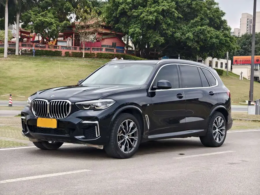 بي إم دبليو X5 2022 الطراز المحسن xDrive 30Li حزمة M الرياضية