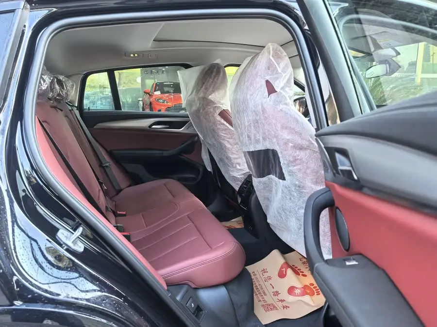 بي إم دبليو X4 2022 xDrive 25i حزمة رياضية M