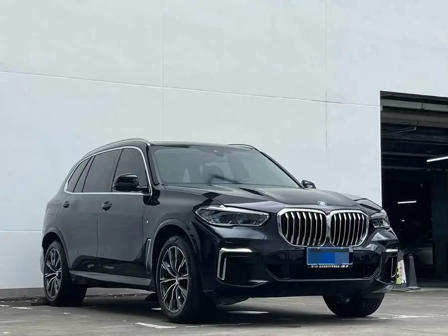 بي إم دبليو X5 2022 طراز محدث xDrive 30Li حزمة M الرياضية