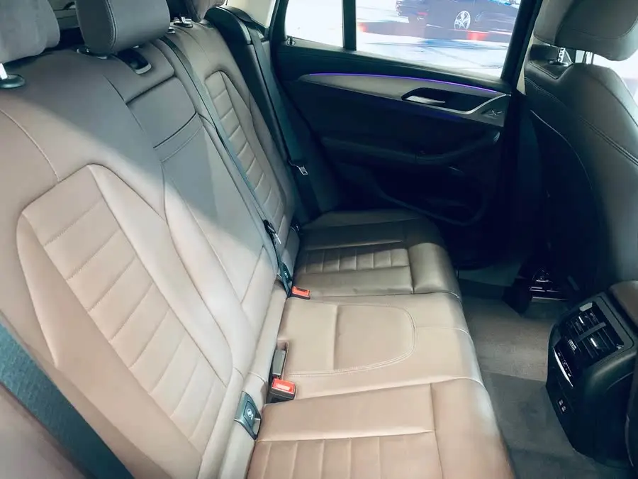 بي إم دبليو iX3 2021 الطراز الرائد