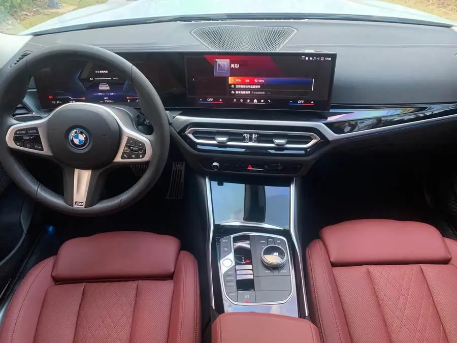 بي إم دبليو i3 2024 eDrive 35 L