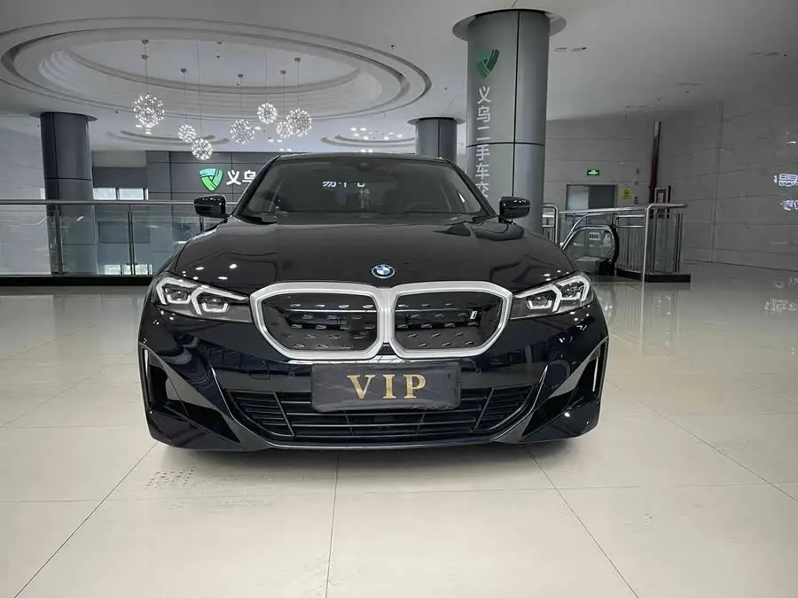 بي إم دبليو i3 2024 eDrive 35 L