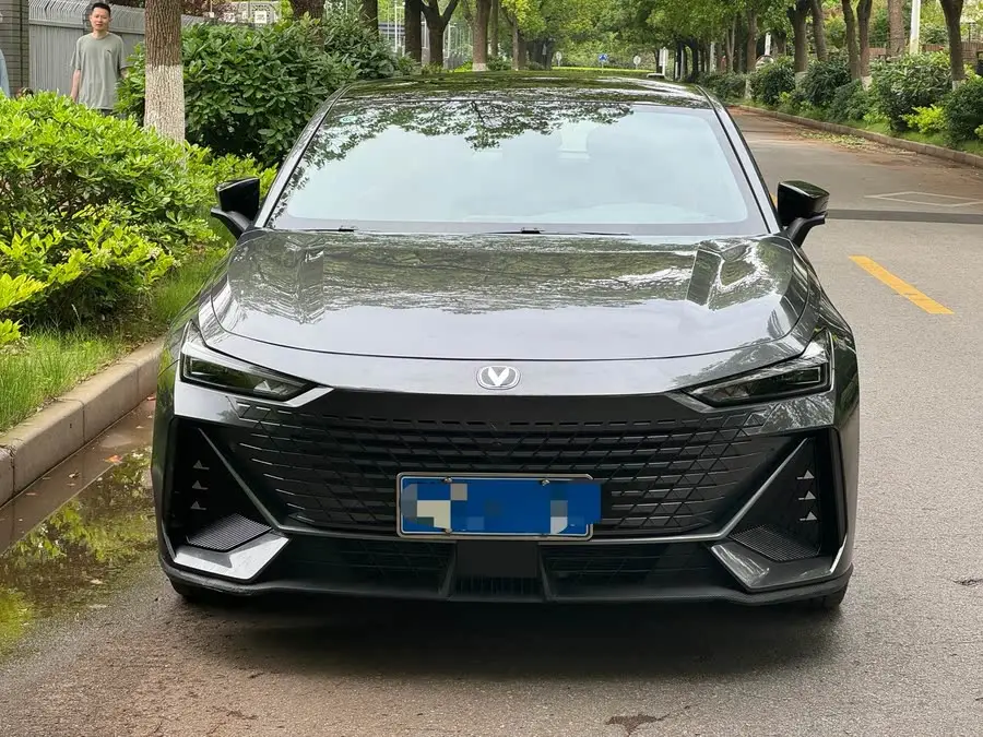 شانجان UNI-V 2022 1.5T الفاخرة