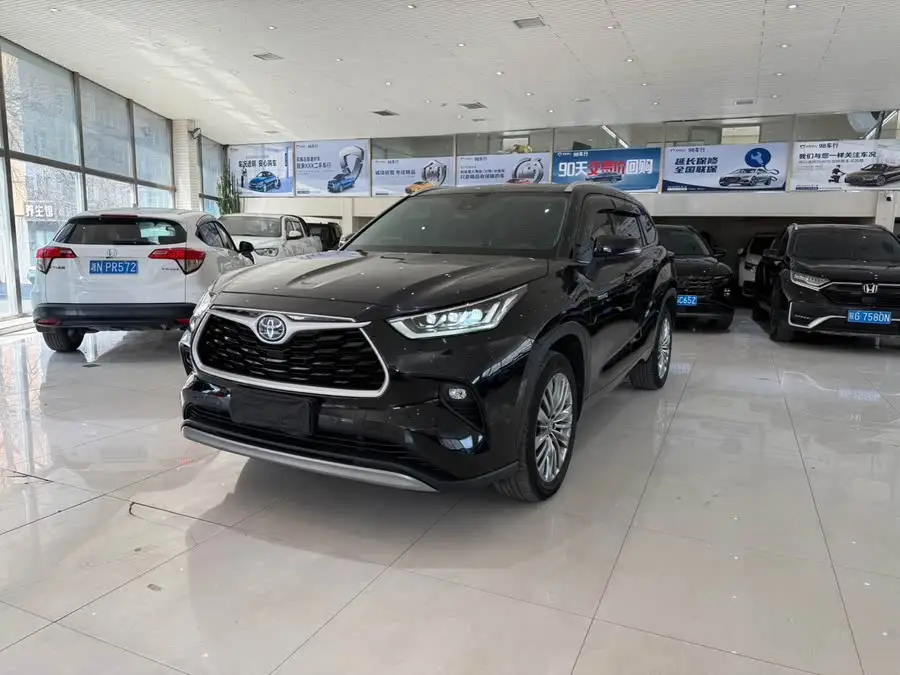 هايلاندر 2022 هايبرد 2.5 لتر دفع رباعي فاخر 7 مقاعد