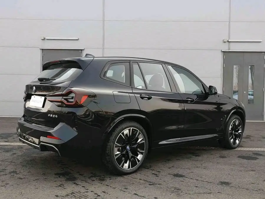 BMW iX3 2024 Leading Model